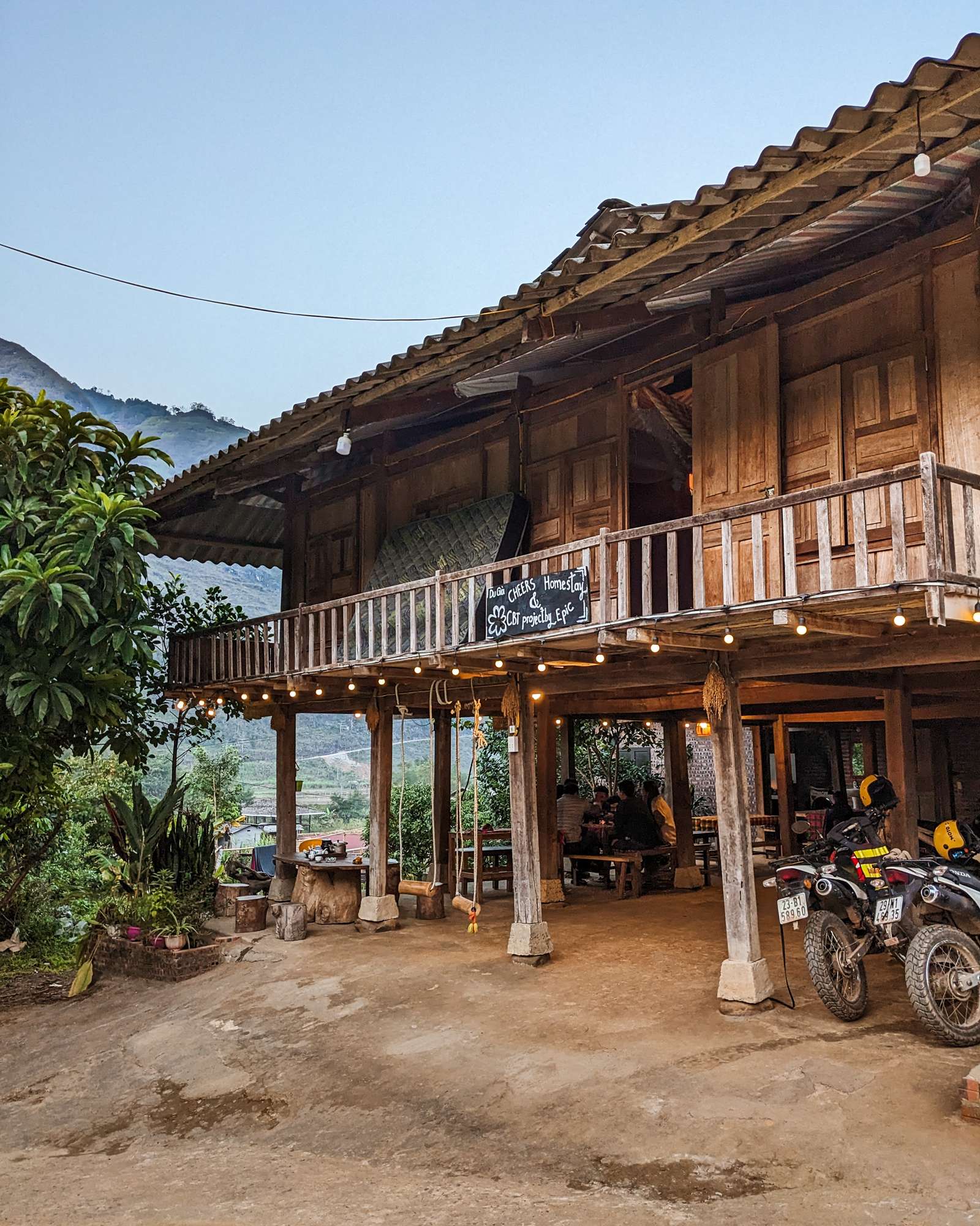 Cheers Hostel homestay in Du Gia