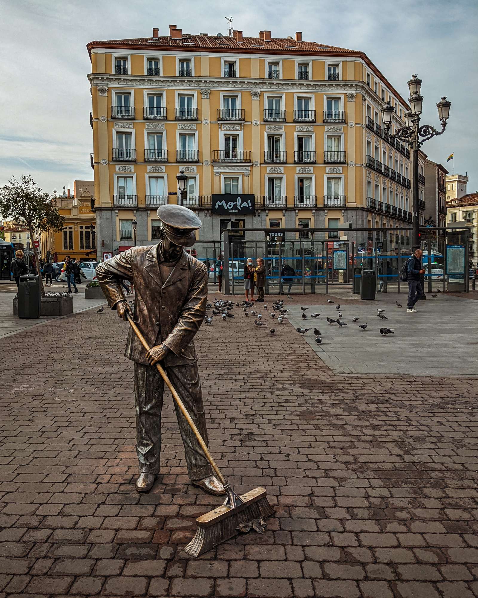 Bronze street sweeper statue in Plaza de Jacinto Benavent in Madrid