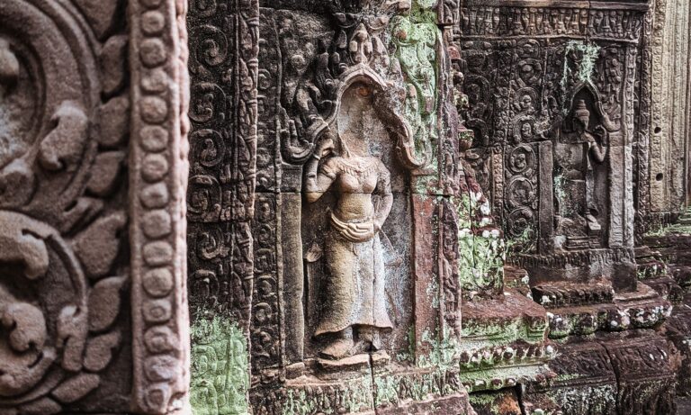 Apsara dancer carving in a temple in Angkor Wat